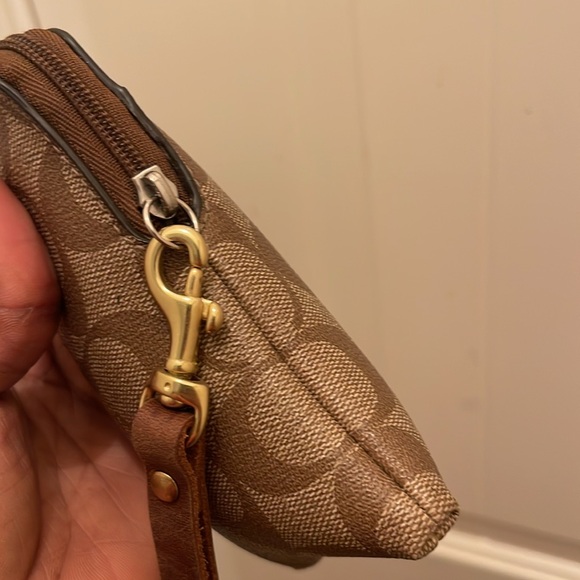 Coach, please check all picture of condition - Picture 14 of 17